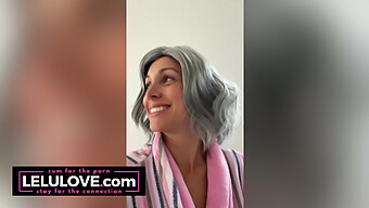 Striptis Panas Lelu Love Dan Selfie Cermin Dengan Wig Kelabu Dan Closeup Vagina