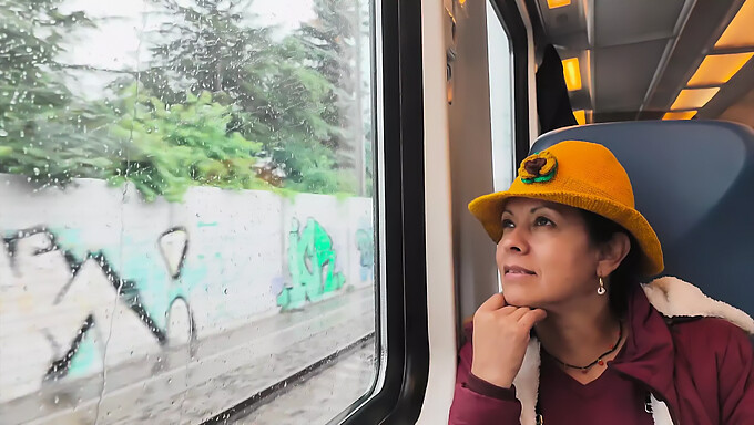 Un viaggio in treno in 4K bollente con Garabas e le selvagge mutandine di Olpr