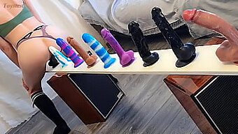 Neue Sexuelle Erfahrungen Mit Verschiedenen Dildos Und Harter Masturbation Erkunden