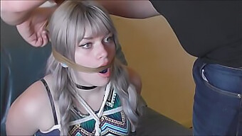 Teenagergirls Gefesselt Und Geknebelt Beim Bondage