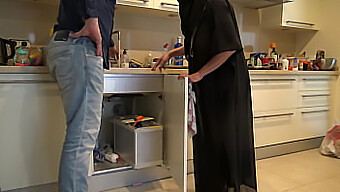 British Plumber Gets Kinky With Muslim Housewife In Uk Kitchen