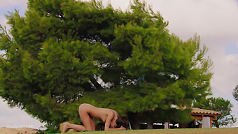 Alissa Foxy'S Scintillating Solo Yoga Routine In Breathtaking High Definition