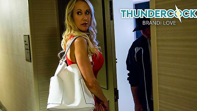 Brandi Love แม่ผมอยากเอาคนแก่สุดฮอตเอาใจผู้ชายฐานะดีด้วยเหตุผลที่ถูกต้อง