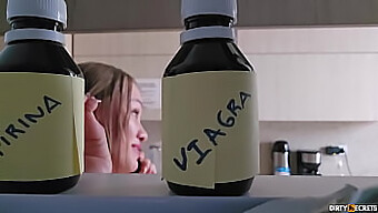 Een Verkeerde Dosis Viagra Leidt Tot Een Hete Ontmoeting Met Mijn Blonde Stiefmoeder