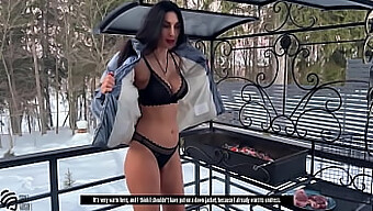 Любительская жена Liza Virgin делает минет и получает сперму в рот.