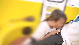 Gadis Filipina Memberikan Blowjob Di Tempat Yang Berbahaya